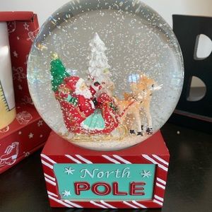 ❄️North Pole snow globe ❄️